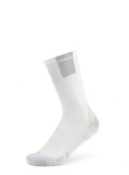 Skarpety biegowe Buff Coolnet Crew Sock CC. Białe skarpety Buff, bez wzorów, z elastanu. Za 108.89 zł.