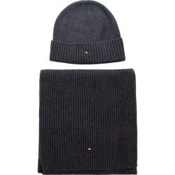 Zestaw Szalik i Czapka TOMMY HILFIGER - Pima Cotton Scarf AM0AM04144 051. Czapki zimowe marki Tommy Hilfiger. W wyprzedaży za 249.00 zł.