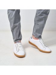 British Passport Skórzane sneakersy w kolorze białym rozmiar: 42. Białe buty sportowe casual British Passport, bez wzorów, bez zapięcia. Za 404.99 zł.