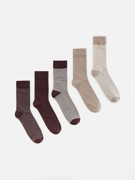 5 pack długich skarpet - beżowy. Brązowe skarpety Reserved, bez wzorów. Za 59.99 zł.