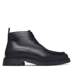 Trzewiki Tommy Hilfiger. Czarne botki sznurowane Tommy Hilfiger, bez wzorów, bez obcasa, bez zapięcia. Za 749.99 zł.