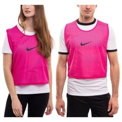 Znacznik Piłkarski Kamizelka Nike Treningowy Koszulka Narzutka roz. S. Czerwone kamizelki sportowe Nike, s, bez wzorów, z materiału, bez kaptura, na fitness i siłownię. Za 30.99 zł.