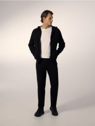 Dzianinowe spodnie jogger - czarny. Czarne joggery i bojówki Reserved, l, bez wzorów, z bawełny. Za 219.99 zł.