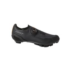 Buty rowerowe MTB męskie DMT KM30. Czarne buty turystyczne DMT, bez wzorów, bez zapięcia, rowerowe. Za 1,047.00 zł.