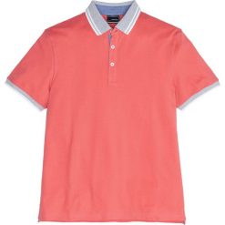Shirt polo z kontrastowym kołnierzykiem bonprix koralowy. Bezrękawniki bonprix. Za 24.99 zł.