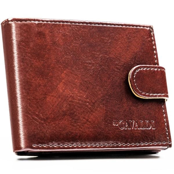 Brązowy portfel męski ze skóry ekologicznej zamykany zatrzaskiem - 4U Cavaldi. Brązowe portfele 4U Cavaldi, bez wzorów, ze skóry ekologicznej. Za 24.99 zł.