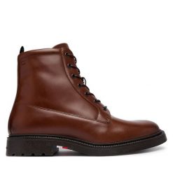 Trzewiki Tommy Hilfiger. Brązowe botki sznurowane Tommy Hilfiger, bez wzorów, bez obcasa, bez zapięcia. Za 749.99 zł.