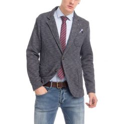 Marynarka w kolorze granatowym. Garnitury marki RNT23. W wyprzedaży za 219.95 zł.