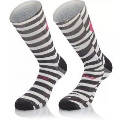 Skarpetki Mb Wear Fun H17 Bisous. Czarne skarpety MB WEAR, bez wzorów. Za 99.99 zł.