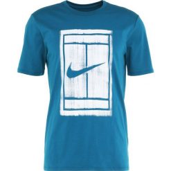 Nike Performance TEE Tshirt z nadrukiem green abyss/white. T-shirty marki Nike Performance. Za 129.00 zł.