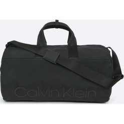 Calvin Klein - Torba. Czarne torby na ramię marki CALVIN KLEIN, z materiału. W wyprzedaży za 429.90 zł.