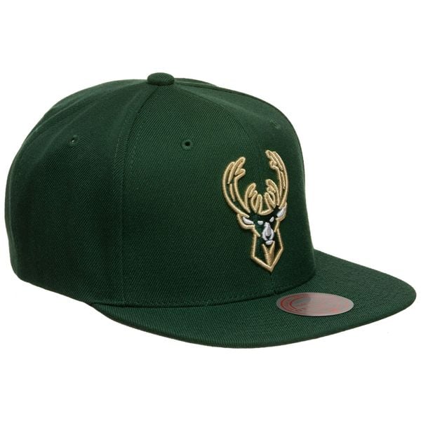 Czapka z daszkiem do koszykówki Mitchell Snapback Milwaukee zielona. Zielone czapki z daszkiem Mitchell & Ness, bez wzorów, z materiału. Za 149.00 zł.