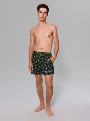Szorty kąpielowe z napisem Rick and Morty - czarny. Czarne krótkie spodenki sportowe Sinsay, l, bez wzorów. W wyprzedaży za 22.99 zł.