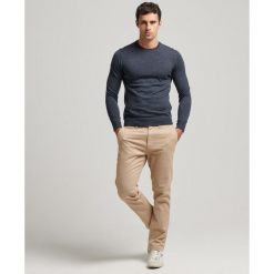 Sweter z wełny merynosów Superdry. Niebieskie swetry nierozpinane Superdry, l, bez wzorów, z wełny, bez kołnierzyka, bez ramiączek. Za 326.40 zł.