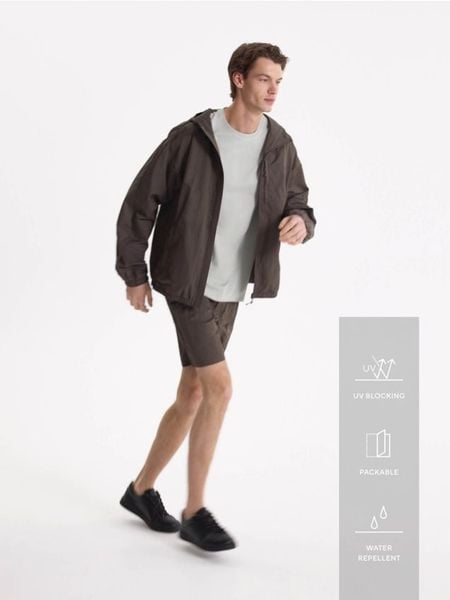 Kurtka wiatrówka - brązowy. Brązowe kurtki Reserved, l, bez wzorów, z tkaniny, bez kaptura. Za 239.99 zł.