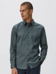 Gładka koszula slim fit - zielony. Zielone koszule Reserved, l, bez wzorów, z bawełny, bez kołnierzyka, bez ramiączek. Za 129.99 zł.