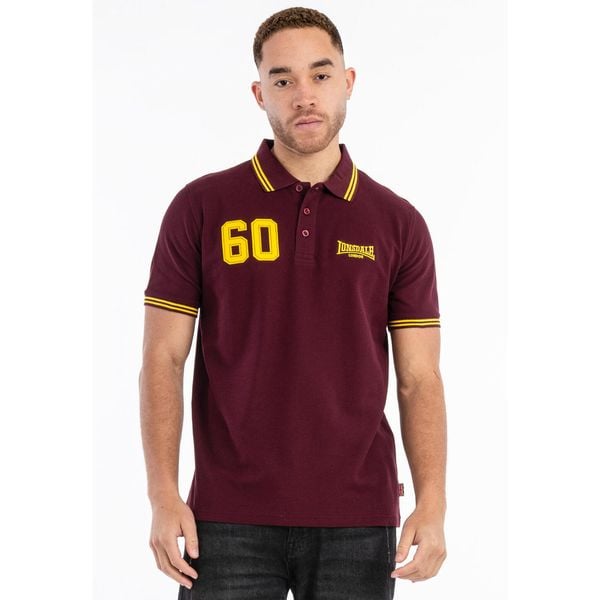 Koszulka polo o klasycznym kroju Lonsdale Hellister. Czerwone koszulki polo Lonsdale, m, bez wzorów, bez kołnierzyka, bez ramiączek, na golfa. W wyprzedaży za 140.50 zł.