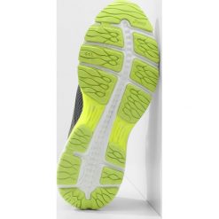 ASICS GELCUMULUS 19 LITESHOW Obuwie do biegania treningowe carbon/black/safety yellow. Buty do biegania marki ASICS. W wyprzedaży za 495.20 zł.