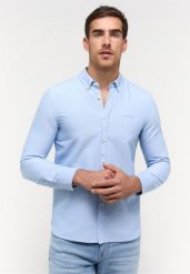 Męska Koszula MUSTANG Edinburg Della Robbia Blue 1014767 5085. Niebieskie koszule Mustang, m, bez wzorów, bez kołnierzyka, bez ramiączek. Za 139.99 zł.