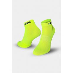 Bezszwowe skarpety oddychające Nessi Sportswear. Żółte skarpety NESSI SPORTSWEAR, bez wzorów. W wyprzedaży za 35.90 zł.
