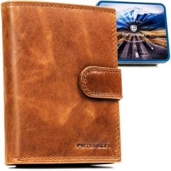 Pionowy portfel męski ze skóry naturalnej w brązowym kolorze zamykany na zatrzask - Peterson. Brązowe portfele Peterson, bez wzorów, ze skóry. Za 79.99 zł.
