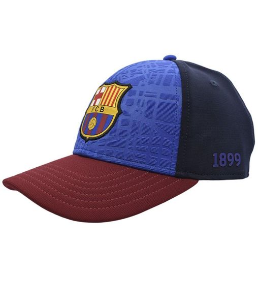 Czapka z daszkiem FC Barcelona - oficjalna licencjonowana. Niebieskie czapki z daszkiem FC Barcelona, bez wzorów, z poliesteru. Za 93.53 zł.