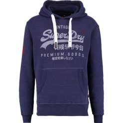 Superdry PREMIUM GOODS Bluza z kapturem twlight blue snowy. Bluzy marki Superdry. Za 319.00 zł.