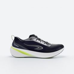 Buty do biegania męskie Kiprun Cushion 500. Białe buty do biegania KIPRUN, bez wzorów, bez zapięcia, do biegania. Za 249.99 zł.