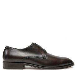 Półbuty BOSS. Brązowe eleganckie półbuty Boss, bez wzorów, bez obcasa, bez zapięcia. Za 719.99 zł.