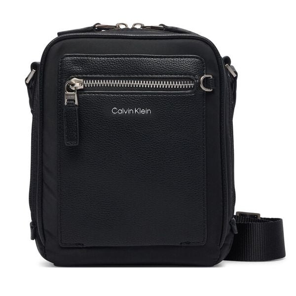 Saszetka Calvin Klein. Czarne saszetki i nerki CALVIN KLEIN, bez wzorów. Za 329.99 zł.