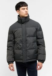 MUSTANG Oakfield MĘSKA KURTKA ZIMOWA LOGO Pirate Black 1015607 4088. Czarne kurtki Mustang, na zimę, l, bez wzorów, bez kaptura. Za 319.99 zł.