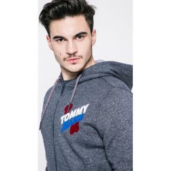 Tommy Jeans - Bluza. Bluzy marki Tommy Jeans. W wyprzedaży za 239.90 zł.