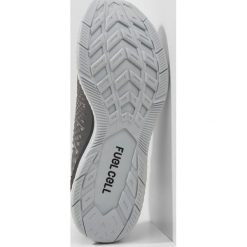 New Balance FUEL CELL Obuwie do biegania treningowe grey. Buty do biegania marki New Balance. W wyprzedaży za 607.20 zł.