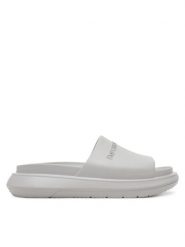 Emporio Armani Klapki X4P134 XD405 00096 Szary. Szare klapki Emporio Armani, z tworzywa sztucznego. Za 599.99 zł.