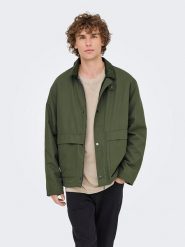ONLY & SONS Kurtka przejściowa "Kosmo" w kolorze khaki rozmiar: S. Brązowe kurtki Only & Sons, s, bez wzorów, bez kaptura. Za 158.10 zł.