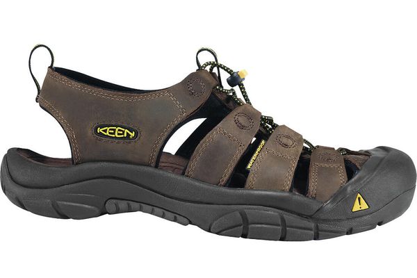 Buty trekkingowe męskie Keen Newport Bison. Brązowe buty turystyczne Keen, na lato, bez wzorów, z materiału, bez zapięcia, trekkingowe. Za 536.00 zł.