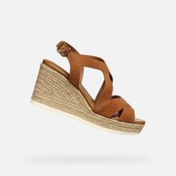 Sandały GEOX D35GVC Jasnobrązowy. Brązowe sandały Geox, ze skóry, bez zapięcia. Za 333.99 zł.