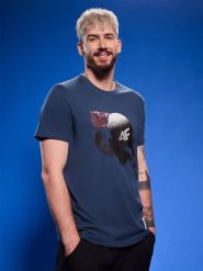 4F T-shirt regular z nadrukiem siatkarskim męski - granatowy M. Niebieskie t-shirty 4F, l, bez wzorów, z bawełny, bez kołnierzyka, bez ramiączek. W wyprzedaży za 39.99 zł.