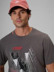 4F T-shirt regular z nadrukiem męski - szary L. Szare t-shirty 4F, l, bez wzorów, z bawełny, bez kołnierzyka, bez ramiączek. Za 79.99 zł.