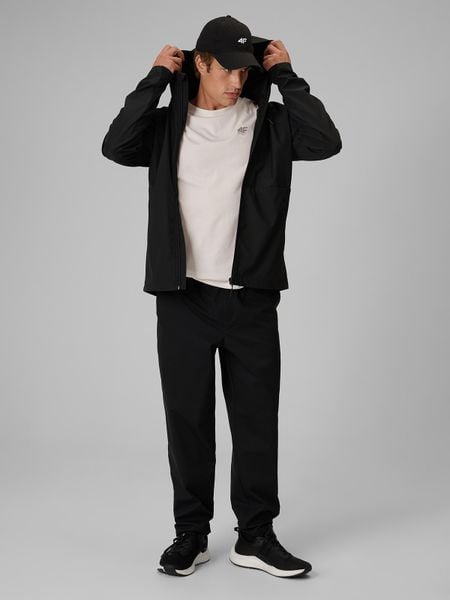 4F Kurtka softshell wiatroodporna membrana 8000 męska - czarna M. Czarne kurtki 4F, m, bez wzorów, z softshellu, bez kaptura. Za 399.99 zł.