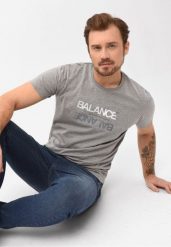 T-shirt z napisem, Comfort Fit, T-BALANCE. Szare t-shirty Volcano, l, bez wzorów, z bawełny, bez kołnierzyka, bez ramiączek. Za 69.99 zł.
