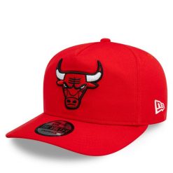 Czapka z daszkiem New Era. Czerwone czapki z daszkiem New Era, bez wzorów. Za 129.99 zł.