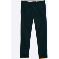 Superdry - Spodnie. Eleganckie spodnie marki Superdry. W wyprzedaży za 119.90 zł.