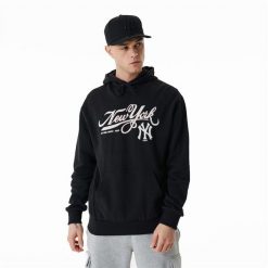 Bluza z kapturem Unisex New Era MLB Retro Graphic New York Yankees Czarny. Czarne bluzy z kapturem New Era, l, bez wzorów, z bawełny, z kapturem. Za 373.20 zł.