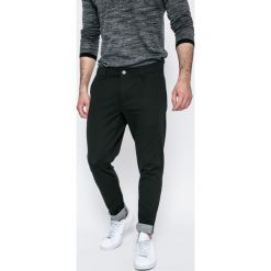 Only & Sons - Spodnie Solid. Eleganckie spodnie marki Only & Sons. W wyprzedaży za 99.90 zł.