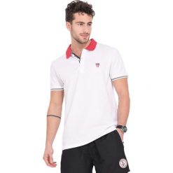 Koszulka polo w kolorze białym. Bezrękawniki marki Backlight. W wyprzedaży za 74.95 zł.