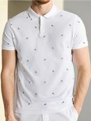 Koszulka polo z nadrukiem all over - biały. Białe koszulki polo sportowe Sinsay, l, bez wzorów, bez kołnierzyka, bez ramiączek. Za 29.99 zł.