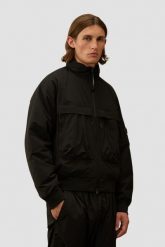 C.P. COMPANY Czarna męska bomberka Short Jacket. Czarne kurtki C.P. Company, m, bez wzorów, z poliesteru, bez kaptura. W wyprzedaży za 1,229.99 zł.