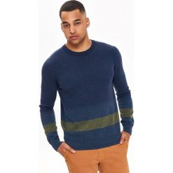 SWETER DŁUGI RĘKAW MĘSKI Z PASAMI. Swetry nierozpinane TOP SECRET. W wyprzedaży za 49.99 zł.