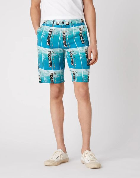 WRANGLER CHINO SHORT MĘSKIE SZORTY MATERIAŁOWE WRANGLER BLUE W14AMZX05 112126576. Niebieskie szorty Wrangler, m, bez wzorów, z materiału. Za 149.99 zł.